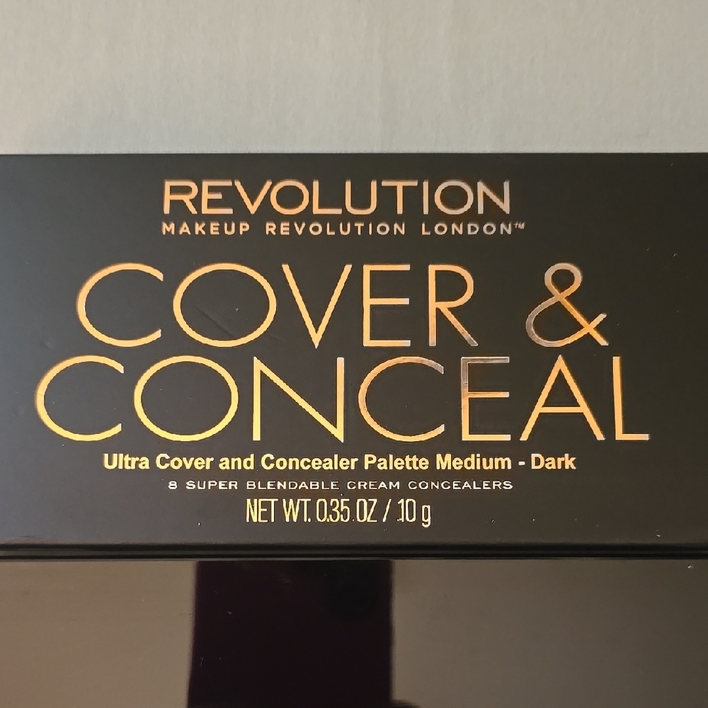 Revolution Ultra Cover & Conceal Palette In Medium Dark